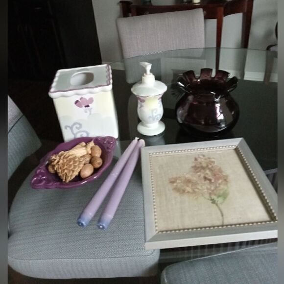 11 piece set of bathroom accessories with towels. - Picture 1 of 3